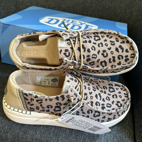 Hey Dude- Wendy Rise Leopard, Size 5, NWT - Picture 2 of 4